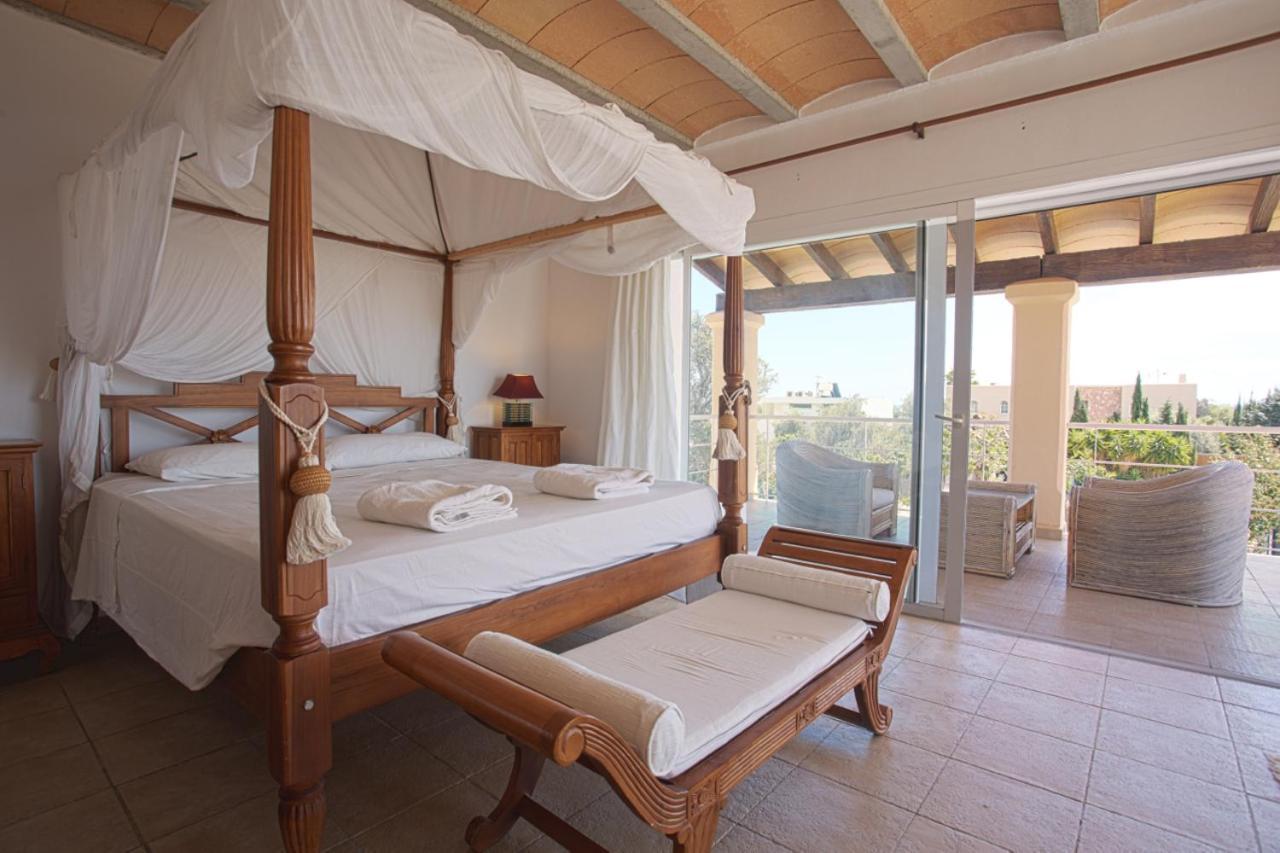 Villa Tom Is Near To Playa Den Bossa Sant Jordi de ses Salines Exterior foto