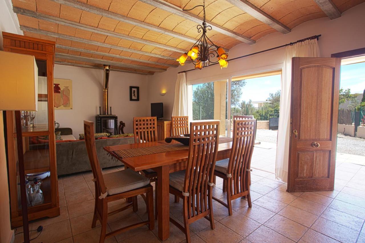 Villa Tom Is Near To Playa Den Bossa Sant Jordi de ses Salines Exterior foto